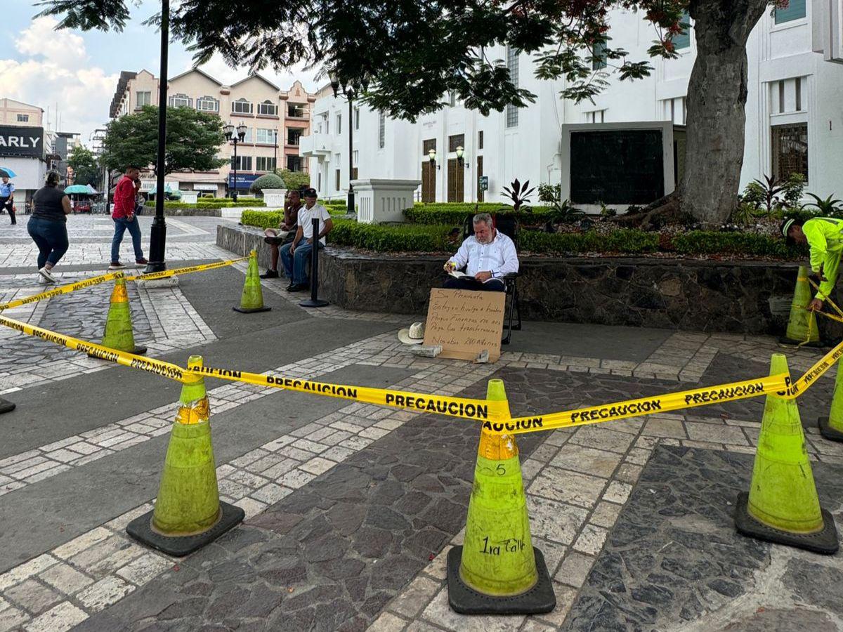 Roberto Contreras se declara en huelga de hambre exigiendo transferencias municipales