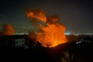 La Organización Terrorista De Hezbollah Ataca Objetivos Civiles En Haifa, Israel Contra Ataca.