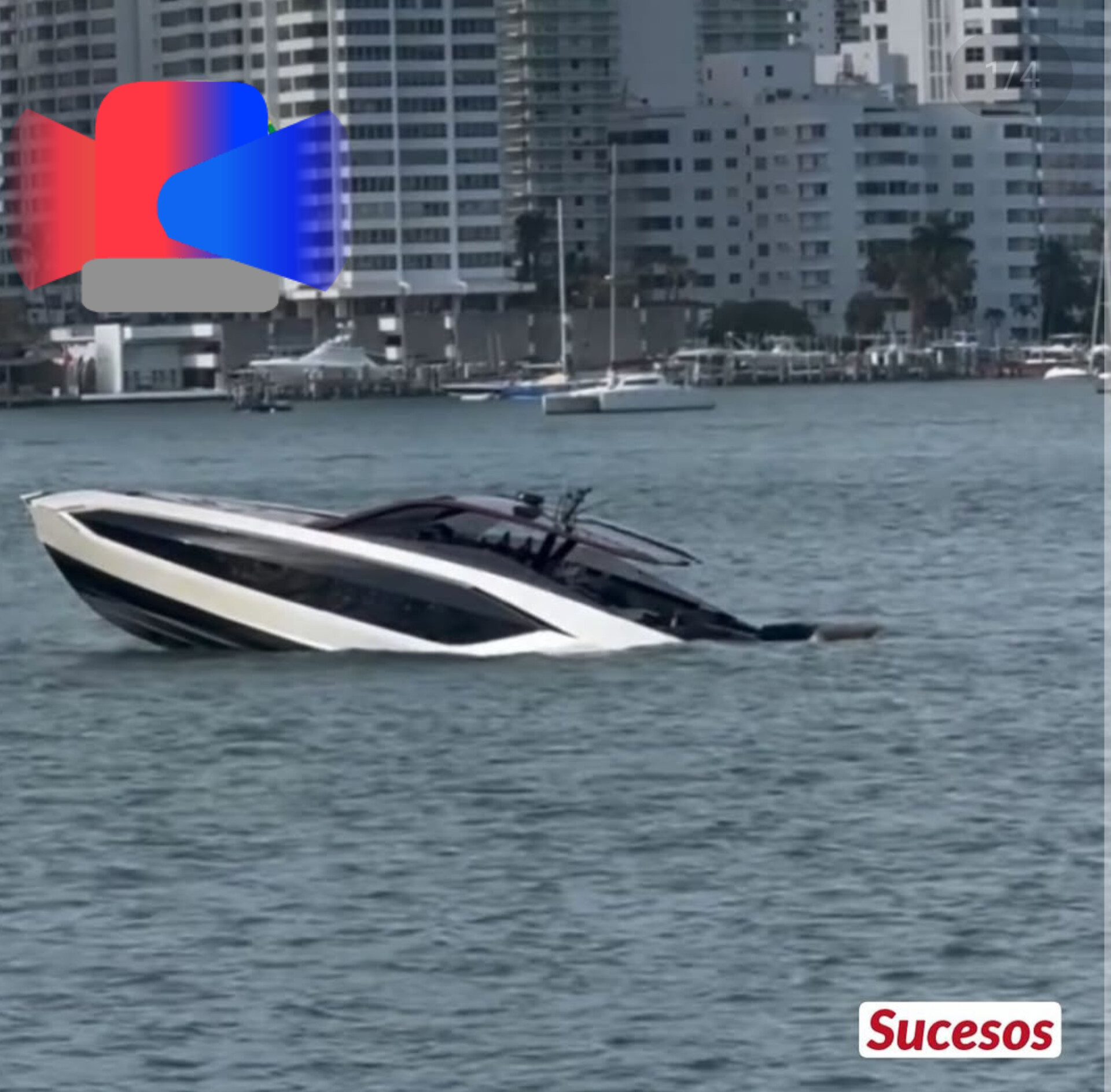 Yate Lamborghini TecNomar De 4.5 Millones De Dolares Se Hunde En Miami Beach.